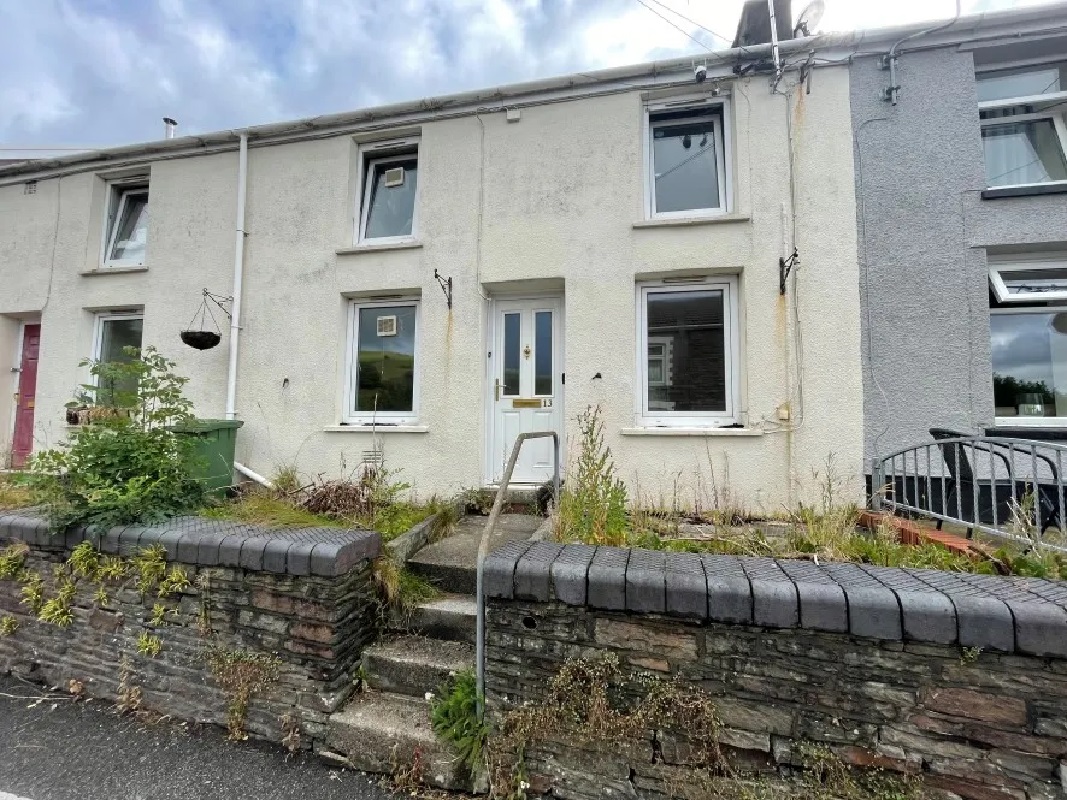 1 Bed Ground Floor Flat in Porth - For Sale with Auction House South Wales for a Guide Price of £25,000 (October 2022)