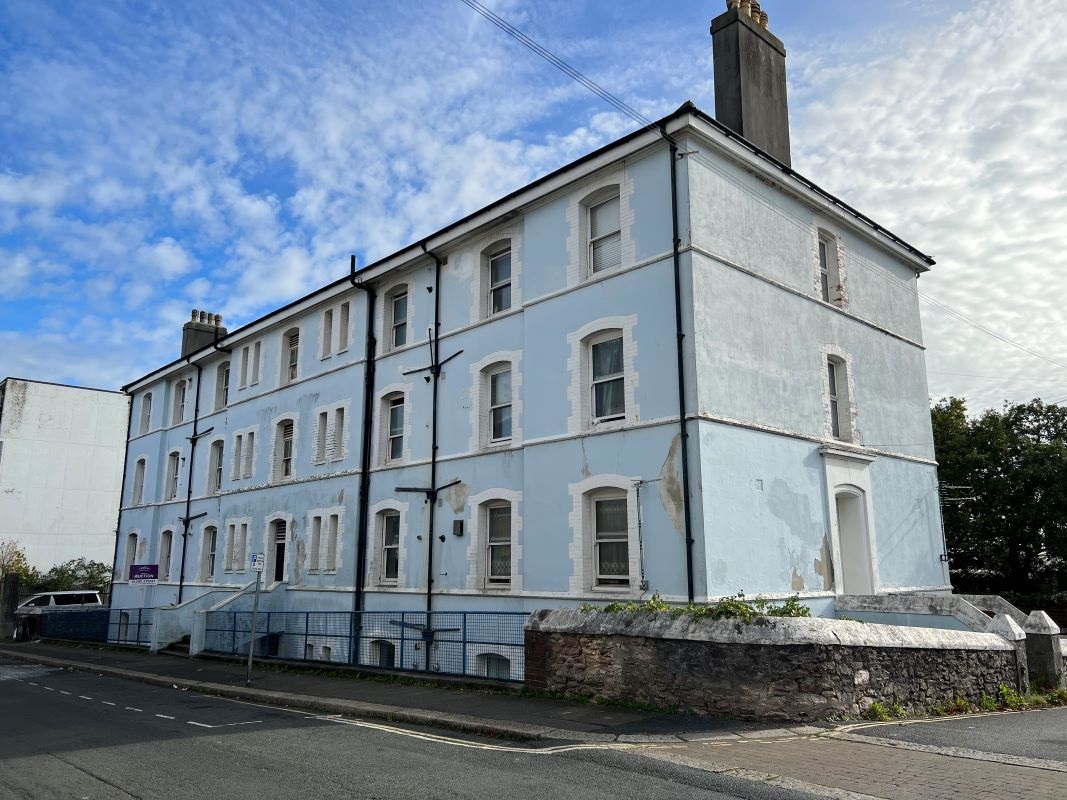 1 Bed Flat in Plymouth - For Sale with Auction House South West for a Guide price between £35,000 - £45,000 (November 2022)
