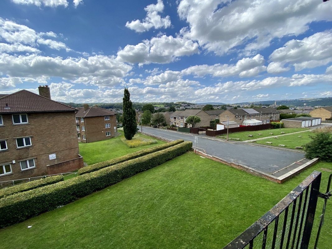 1 Bed Flat in Shipley - For Sale with Robert Watts Auctions for a Guide price of £35,000 (November 2022)