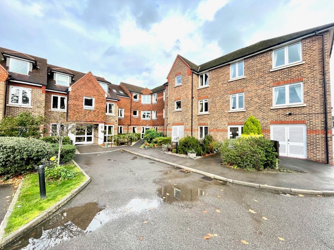 Retirement Apartment in Redhill Surrey - For Sale with Town and Country Property Auctions for a Guide price of £45,000 (November 2022)