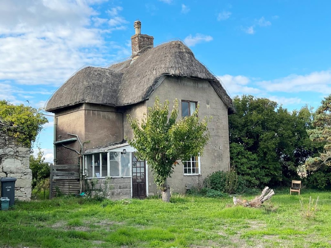 Detached Thatched Cottage near Ventnor, Isle of Wight - For Sale with Clive Emson Auctions for a Guide Price of £230,000 (December 2022)