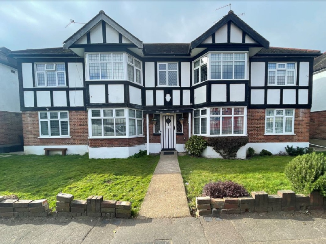 2 Bed Ground Floor Flat with Garden in South Woodford - For Sale with Auction House London for a Guide price of £120,000 (April 2023)