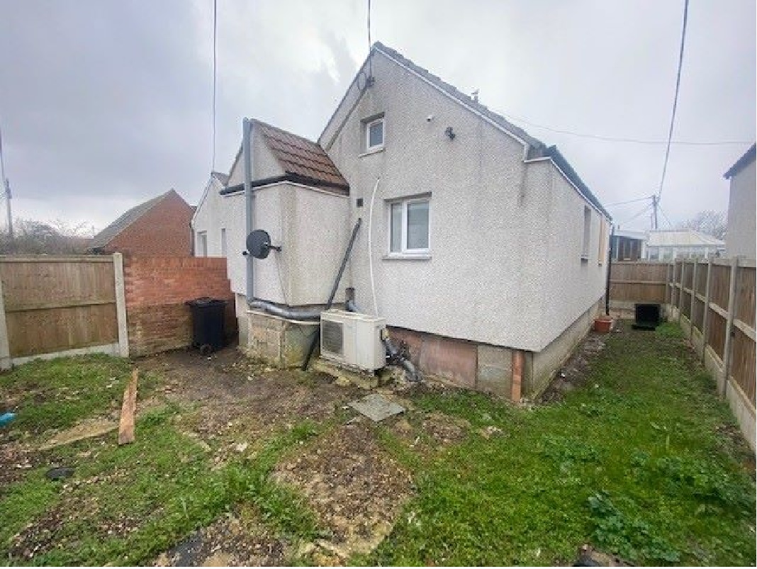 3, 4 bed detached challet in Clacton-on-Sea - For Sale with Dedman Gray Auctions with a Guide Price of £65,000 (March 2023)