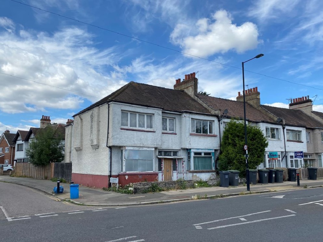 Block of 4 Flats in Mottingham - For Sale with Landwood Property Auctions for a Guide price of £190,000 (April 2023)