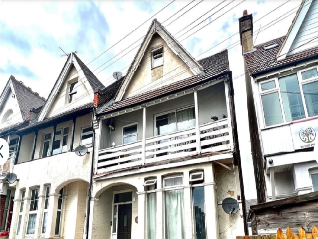 2 Bed Ground Floor Flat in Southend-on-sea - For Sale with iamsold with a Starting Bid of £100,000 (April 2023)