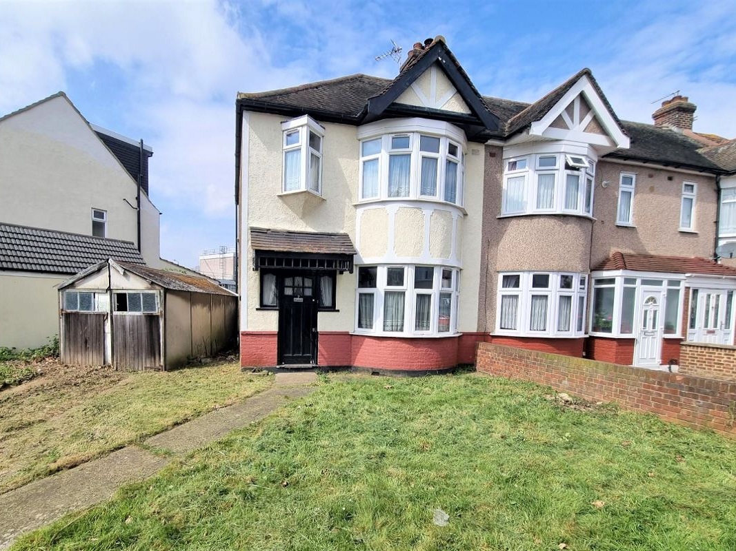 3 Bed End Terrace House in Rainham - For Sale with Sellprop Auctions with a Guide Price of £200,000 (May 2023)