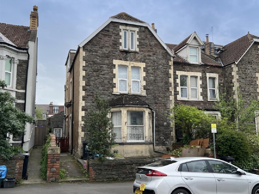 5 Flats in a Period Property in Bristol - For Sale with Maggs & Allen Property Auctions with a Guide Price of £295,000 (June 2023)