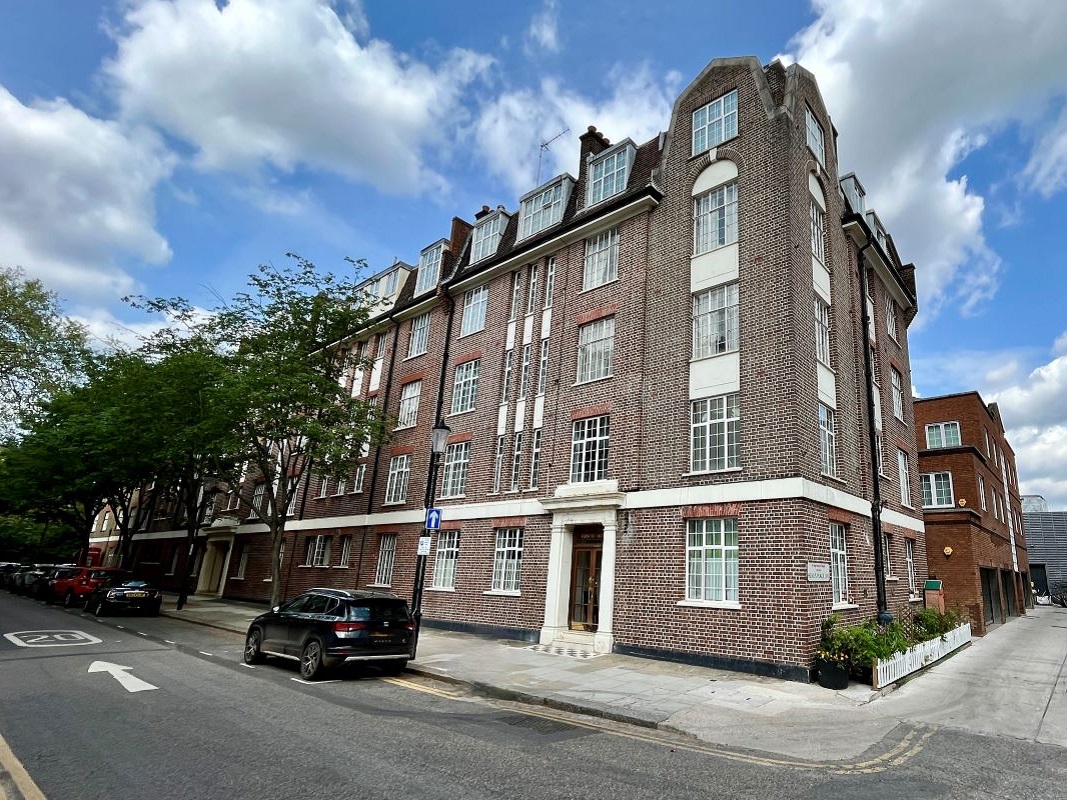 First Floor Studio Apartment in Chelsea - For Sale with Higgins Drysdale Auctions with a Guide Price of £20,000 (June 2023)