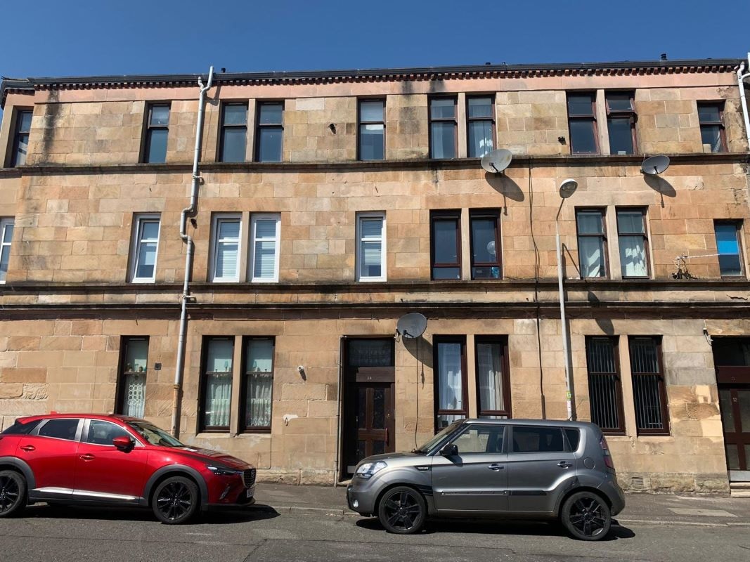 1 Bed Flat in Hamilton - For Sale with Online Property Auctions Scotland with a Guide Price of £35,000 (June 2023)