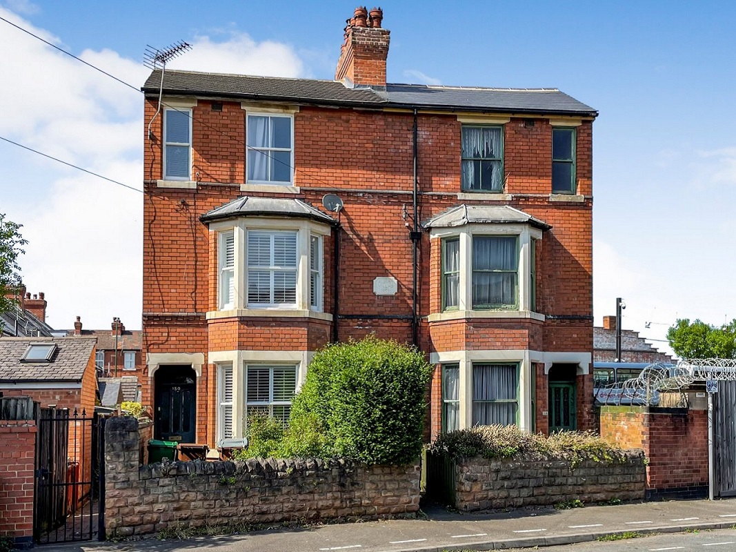 4 Bed 3 Storey Semi-Detached House in Nottingham - For Sale with Savills Property Auctions with a Guide Price of £50,000 (June 2023)
