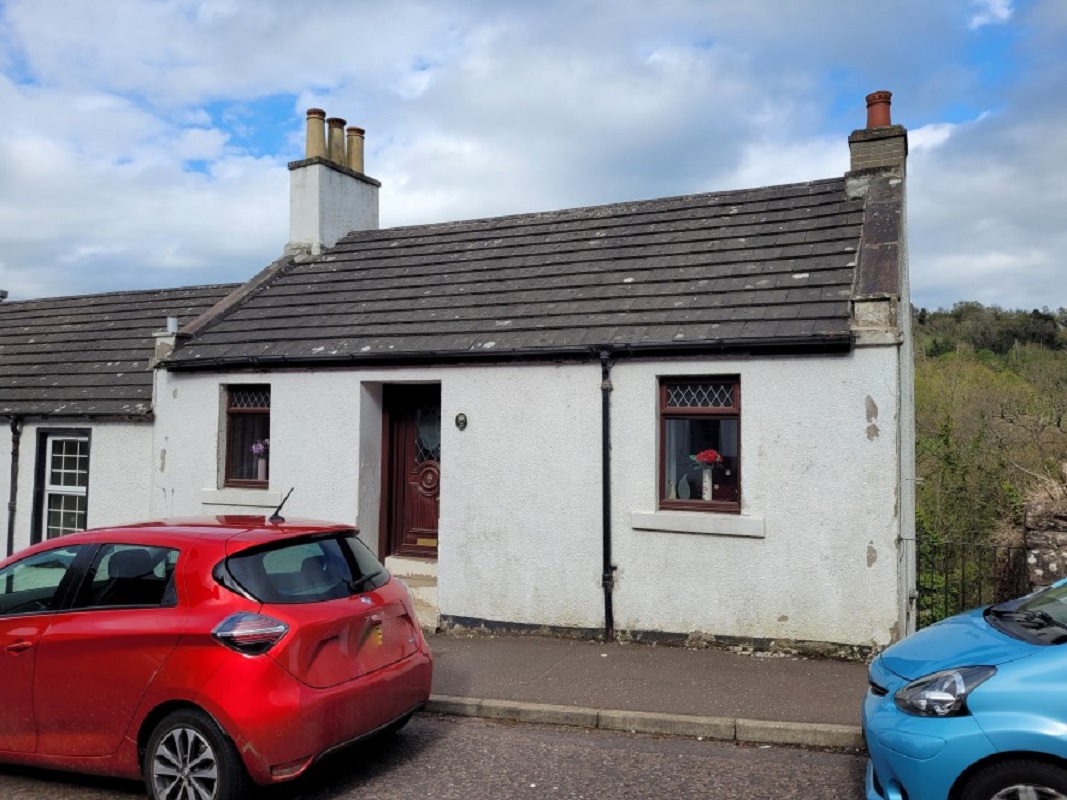 2 Bed End Terrace Cottage in Kirkfieldbank - For Sale with Auction House Scotland with a Guide Price of £59,500 (July 2023)