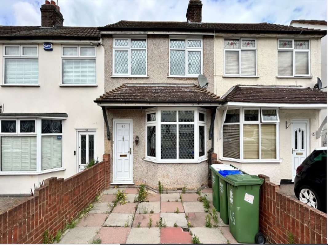3 Bed Mid Terrace Property in Belvedere - For Sale with Auction House London with a Guide Price of £220,000 (July 2023)