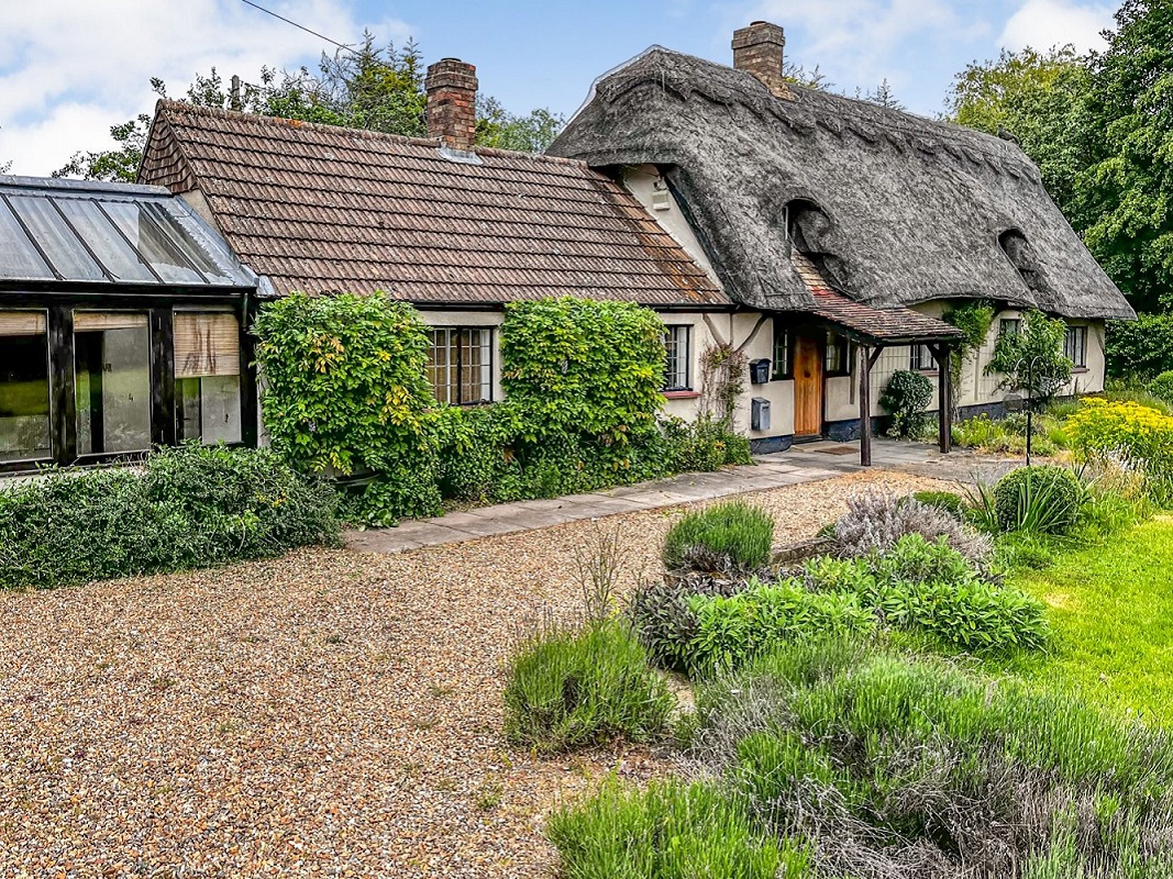 4 Bed Thatched Cottage in Bedford - For Sale with Savills Property Auctions with a Guide Price of £490,000 (July 2023)