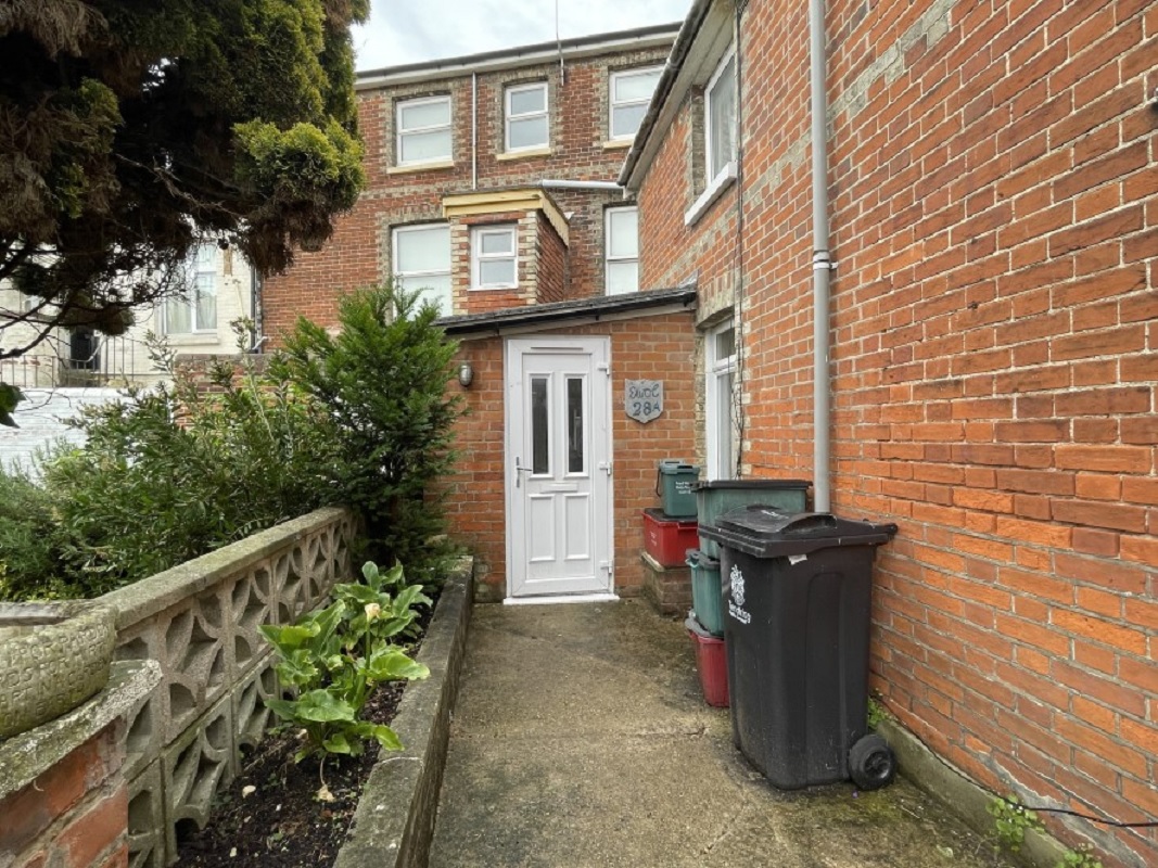 1 Bed End Terrace House in Walton on the Naze - For Sale with Auction House Essex with a Guide Price of £90,000 (August 2023)