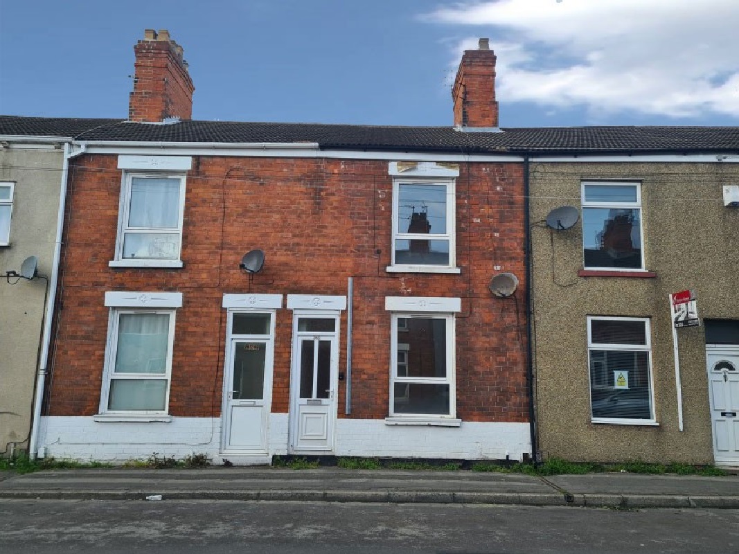 2 Bed Terraced House in Grimsby - For Sale with Allsop Property Auctions with a Guide Price of £45,000 (August 2023)