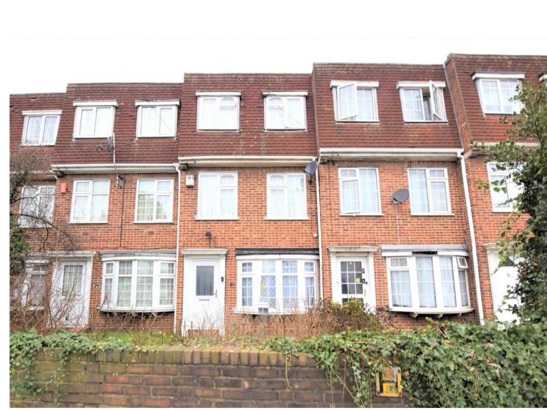 3 Bed Town House in Romford - For Sale with Town and Country Property Auctions with a Guide Price of £350,000 (August 2023)