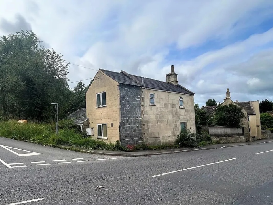 4 Bed Detached Cottage in Corsham with Planning Permission for Renovation and Extension - For Sale with Strakers Property Auctions with a Guide Price of £295,000 (August 2023)