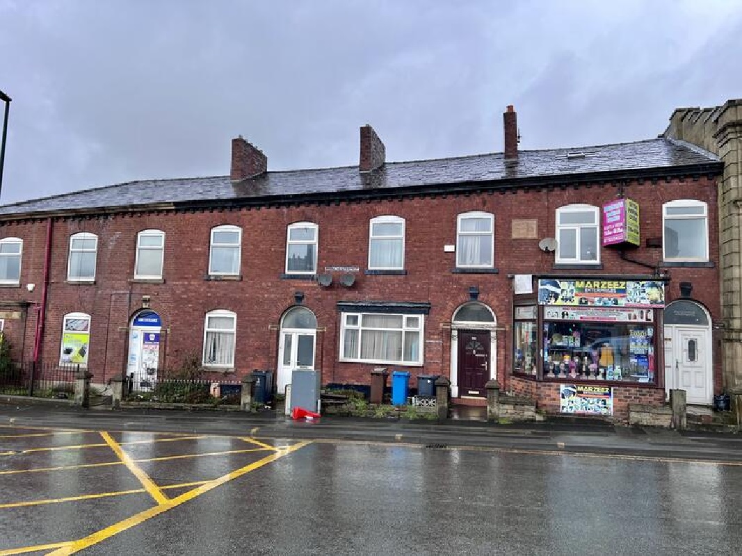 4 Flats Arranged Across Two Properties in Oldham - For Sale with SDL Property Auctions with a Guide Price of £225,000 (August 2023)