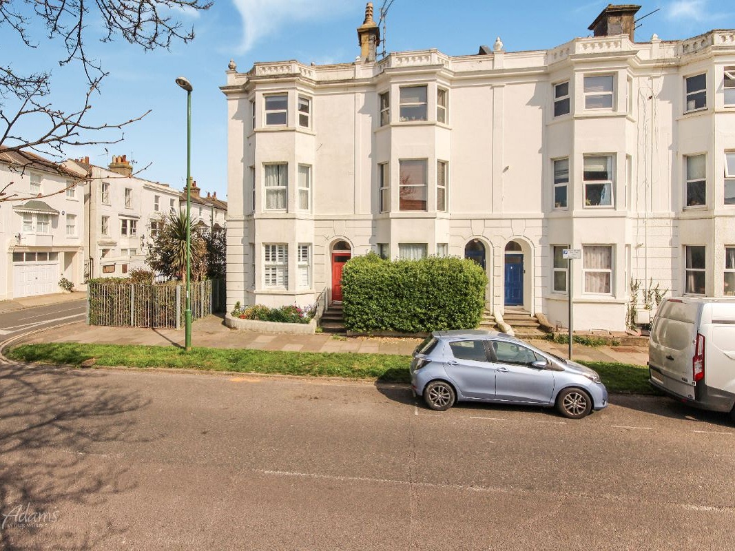 Studio Flat in Littlehampton - For Sale with Town and Country Property Auctions with a Guide Price of £60,000 (August 2023)