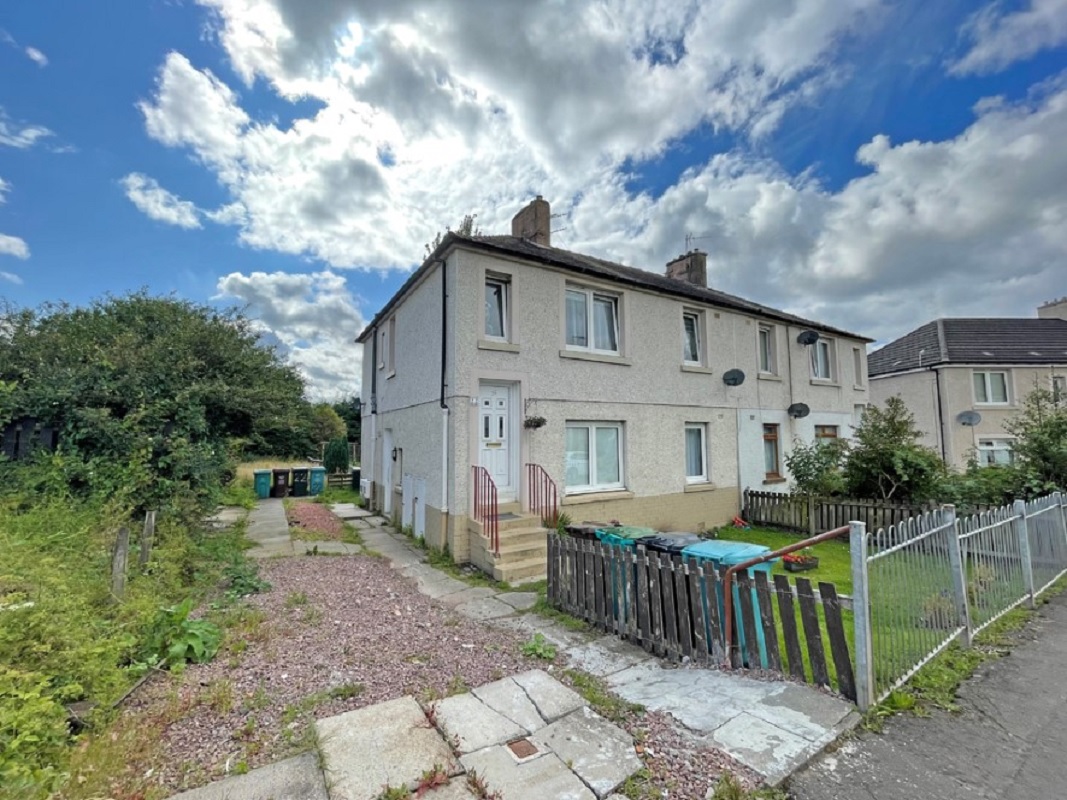 2 Bed Lower Cottage Flat in Wishaw - For Sale with Auction House Scotland with a Guide Price of £29,000 (September 2023)