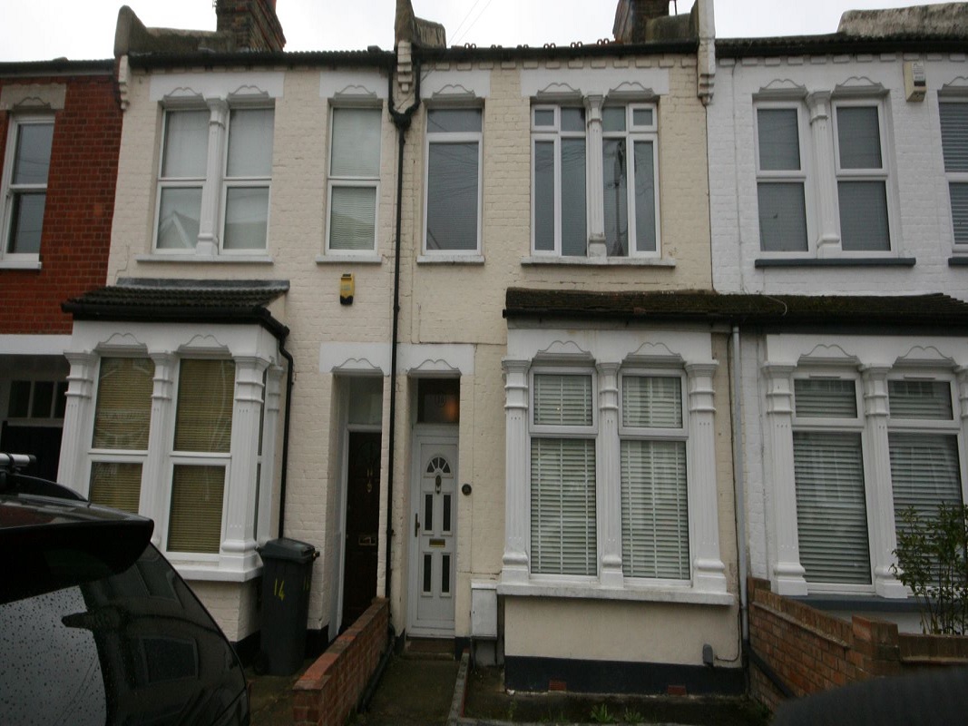3 Bed Mid Terrace House in Southend-on-Sea - For Sale with Hair & Son Auctions with a Guide Price of £245,000 (September 2023)