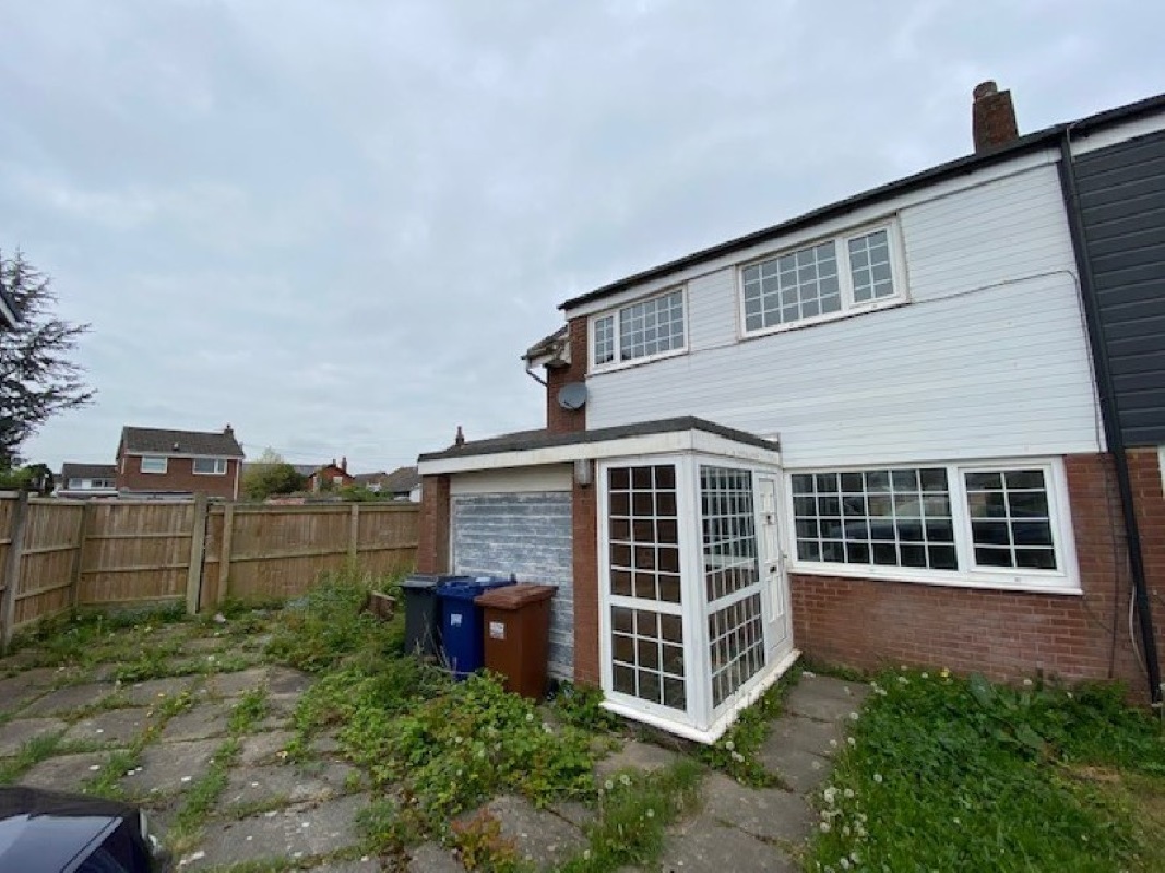 3 Bed Semi-Detached House in Preston - For Sale with Auction House North West with a Guide Price of £75,000 (October 2023)