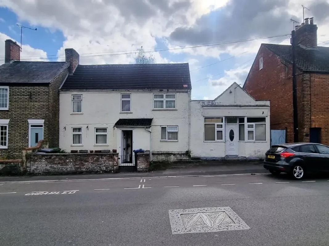 4 Bed House with Shop in Warminster - For Sale with Strakers Auctions with a Guide Price of £250,000 (October 2023)