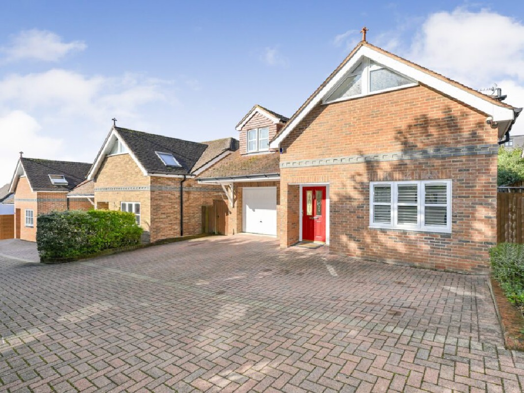 5 Bed Detached House in Waltham Cross - For Sale with Property Solvers Auctions with a Guide Price of £600,000 (October 2023)
