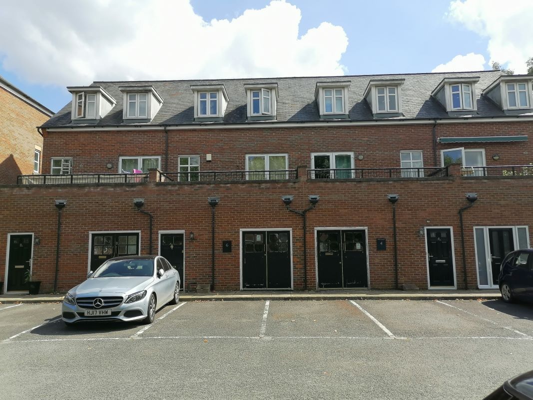 2 Bed Duplex Apartment with Ground Floor Offices in Uxbridge - For Sale with Network Auctions wiith a Guide Price of £485-500,000 (November 2023)