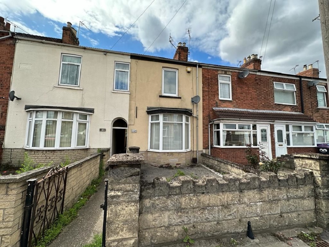 2 Bed Mid Terrace Property in Gainsborough - For Sale with Auction House London with an Opening Price of £40,000 (October 2023)