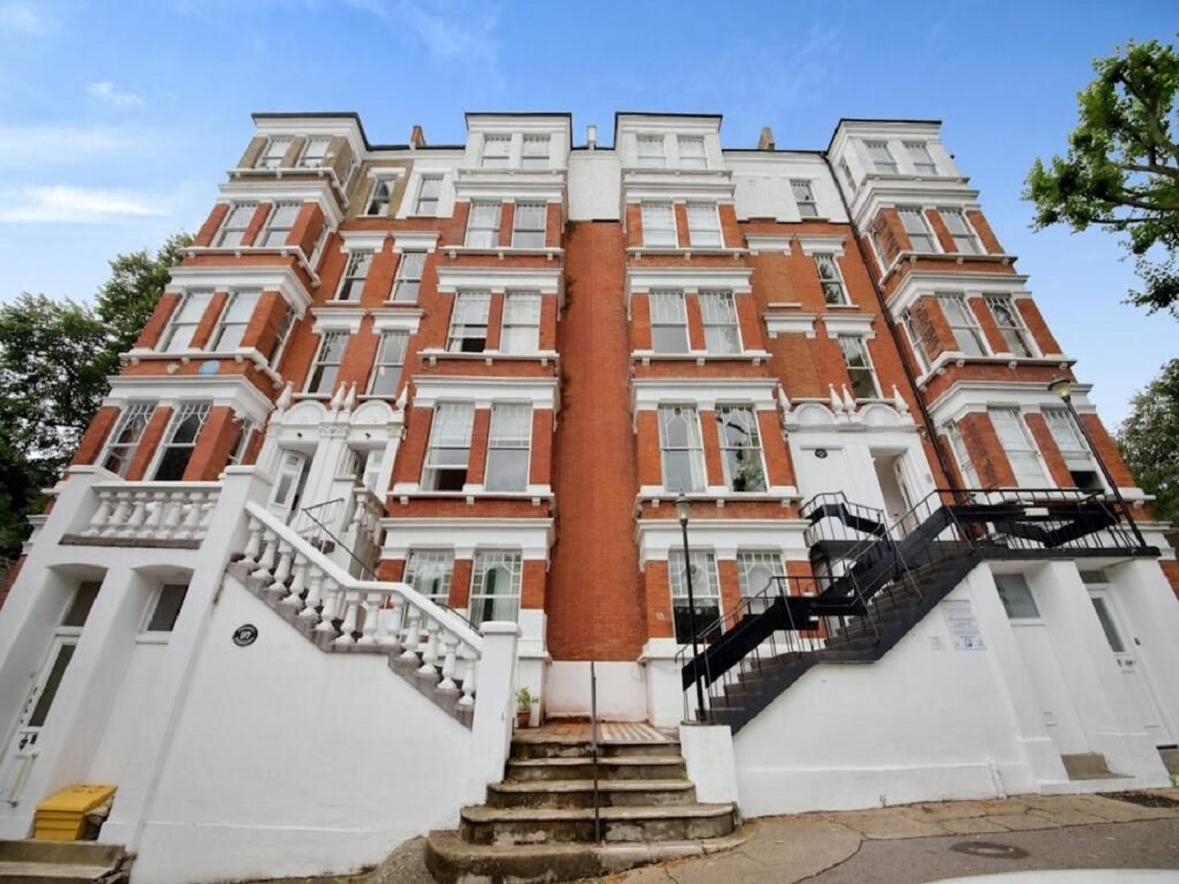 3 Bed Flat in London - For Sale with GoTo Properties with an Opening Bid of £700,000 (November 2023)