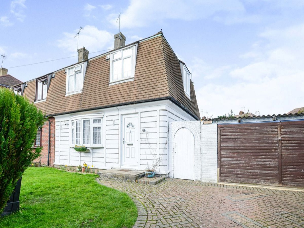 3 Bed Semi-Detached House in Orpington - For Sale with GoTo Properties with an Opening Bid of £350,000 (October 2023)