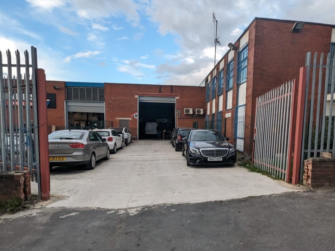Large Industrial Unit with Parking in Bradford - For Sale with Auction Agent with a Guide Price of £100,000 - £200,000 (October 2023)