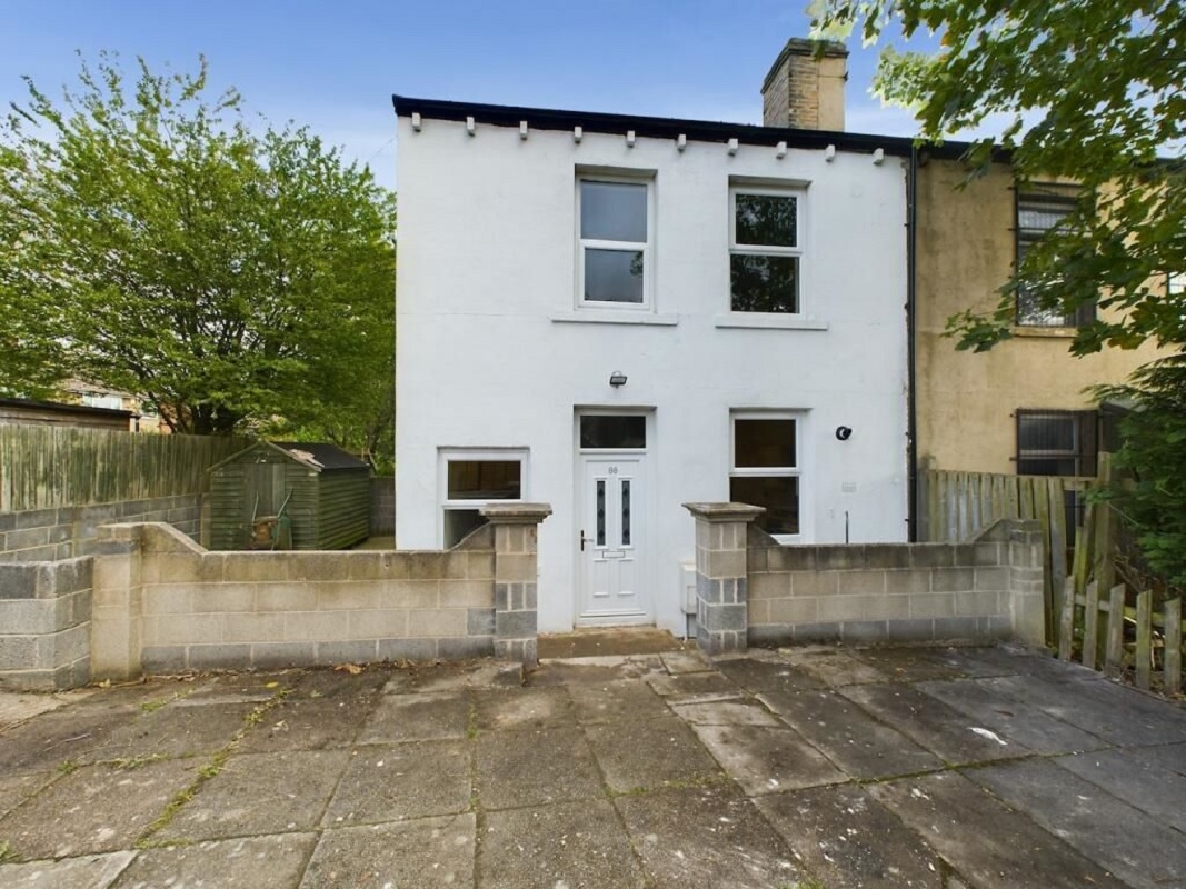 2 Bed End Terrace House in Huddersfield - For Sale with GoTo Properties with an Opening Bid of £150,000 (December 2023)