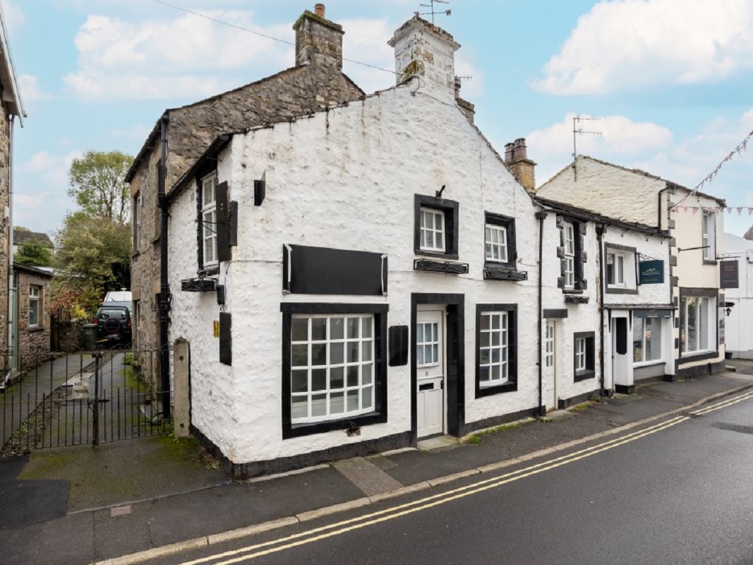 Commercial Shop with 1 Bed Flat in Ingleton - For Sale with Auction House Cumbria with a Guide Price of £95,000 (December 2023)