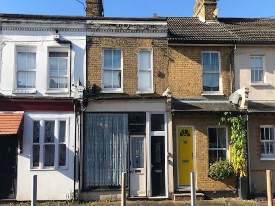 Former Office with Leasehold Flat in Westcliff-on-Sea - For Sale with Dedman Gray Auctions with a Guide Price of £50,000 (November 2023)