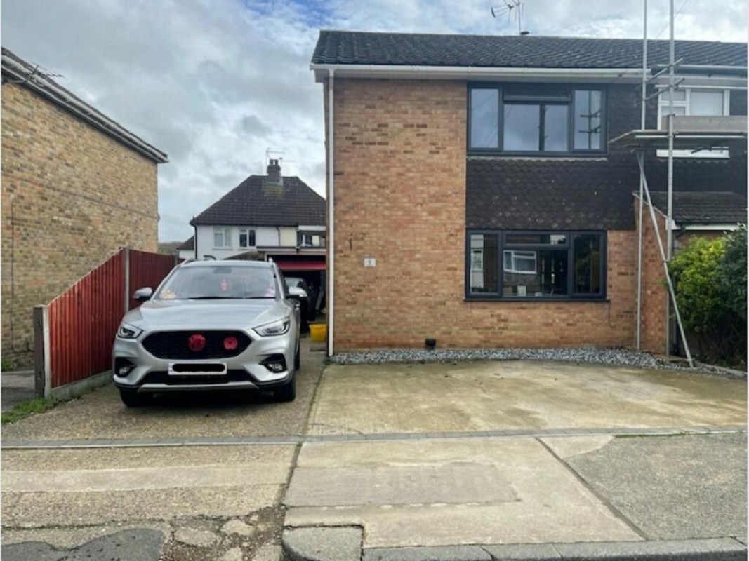 3 Bed Semi-Detached House in Benfleet - For Sale with GoTo Properties with an Opening Bid of £330,000 (December 2023)