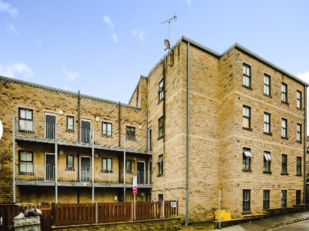 1 Bed Apartment in Halifax - For Sale with iamsold with a Starting Bid of £10,000 (January 2024)