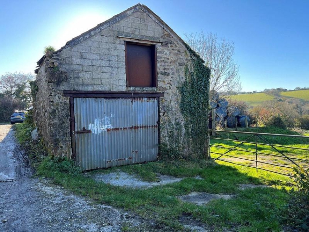 2 Stone Barns in Liskeard - For Sale with Kivells Auctions with a Guide Price of £50,000 (January 2024)