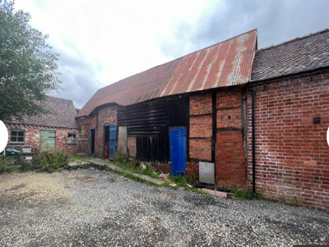 3 Bed Barn in Wolverhampton - For Sale with iamsold with a Starting Bid of £165,000 (January 2024)