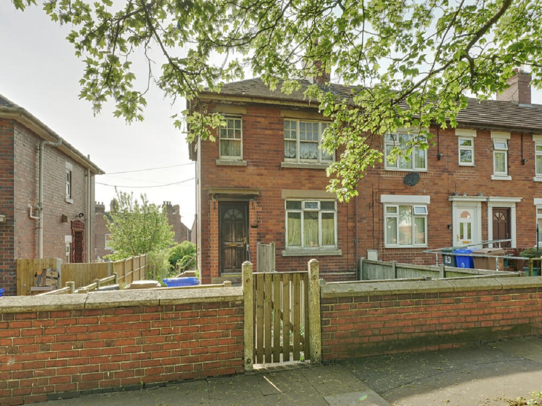 3 Bed End Terrace House in Fenton - For Sale with Auction Hammer Midlands Property Auctions with a Guide Price of £40,000 (January 2024)