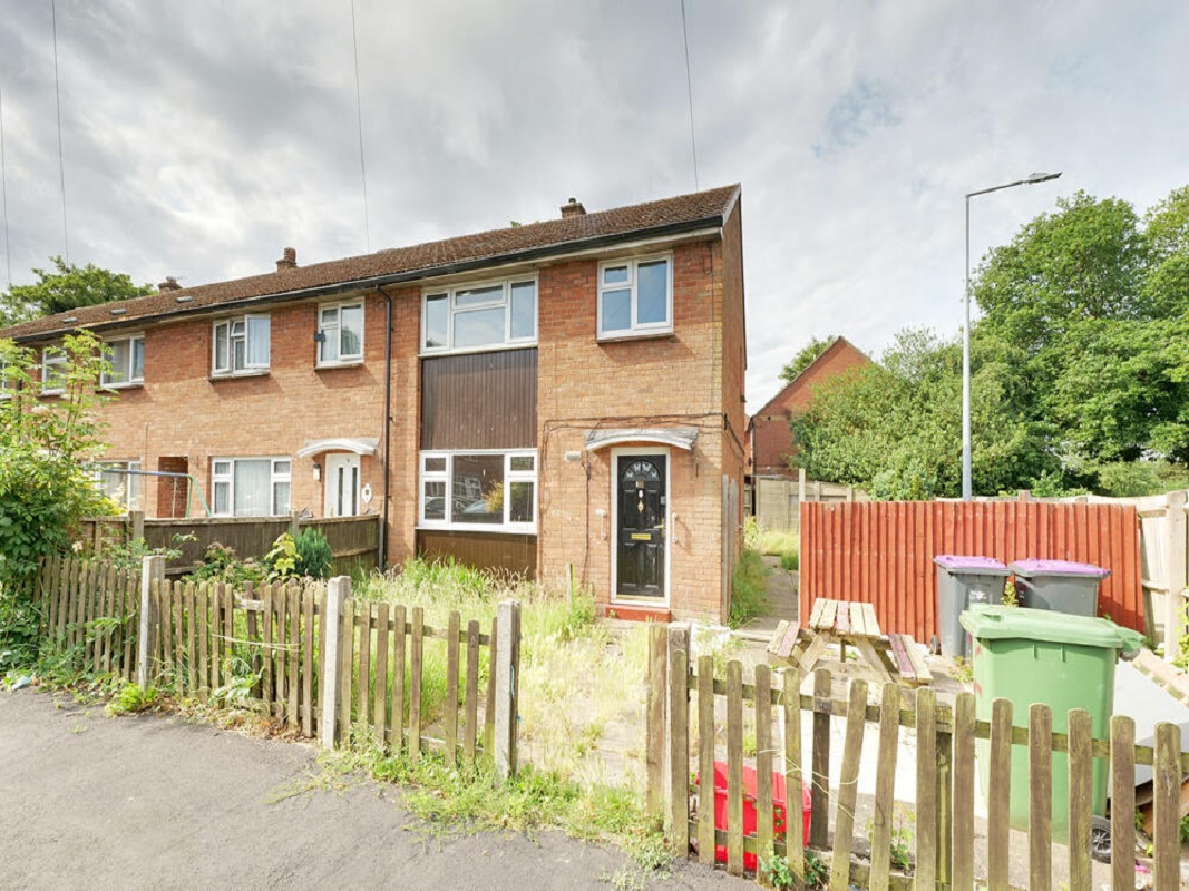 3 Bed End Terrace House in Telford - For Sale with Auction Hammer Midlands Property Auctions with a Guide Price of £110,000 (January 2024)