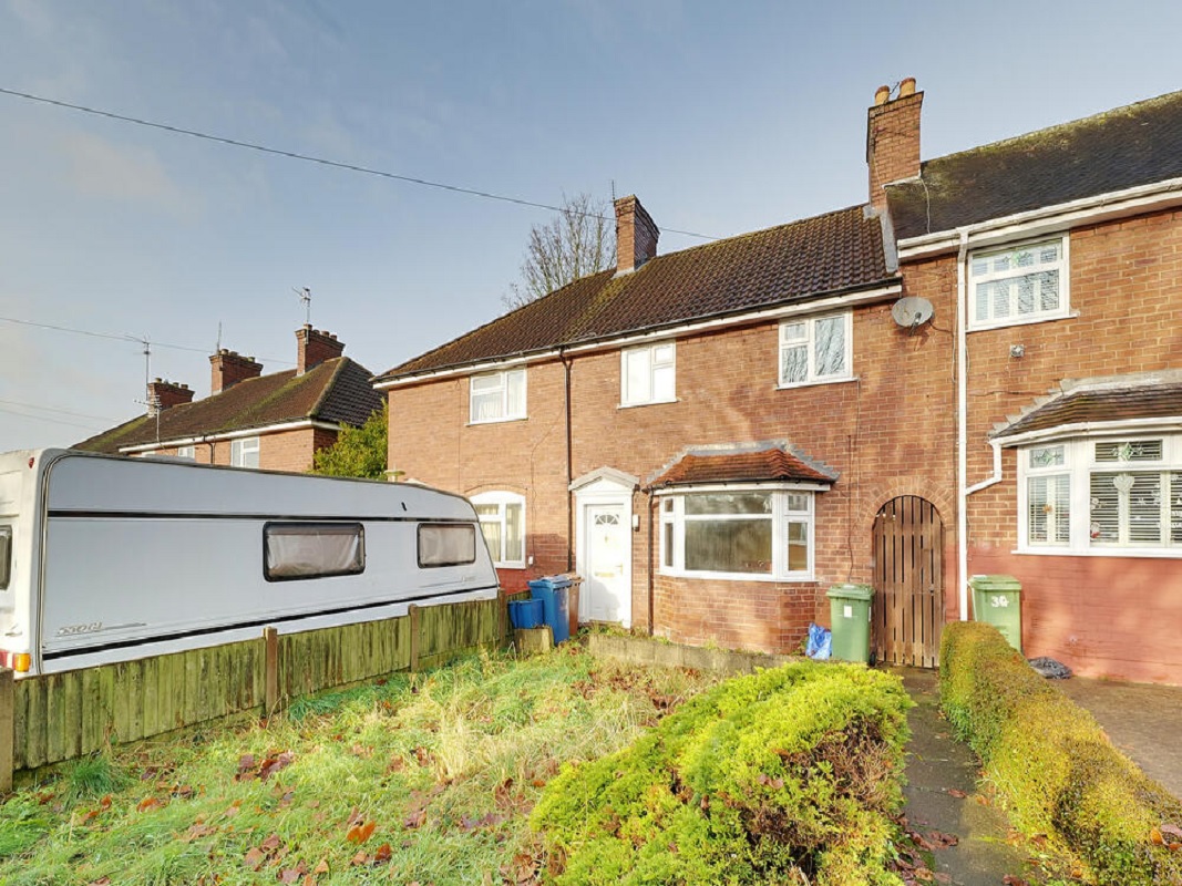 3 Bed Townhouse in Tillington - For Sale with Auction Hammer Midlands Property Auctions with a Guide Price of £95,000 (January 2024)