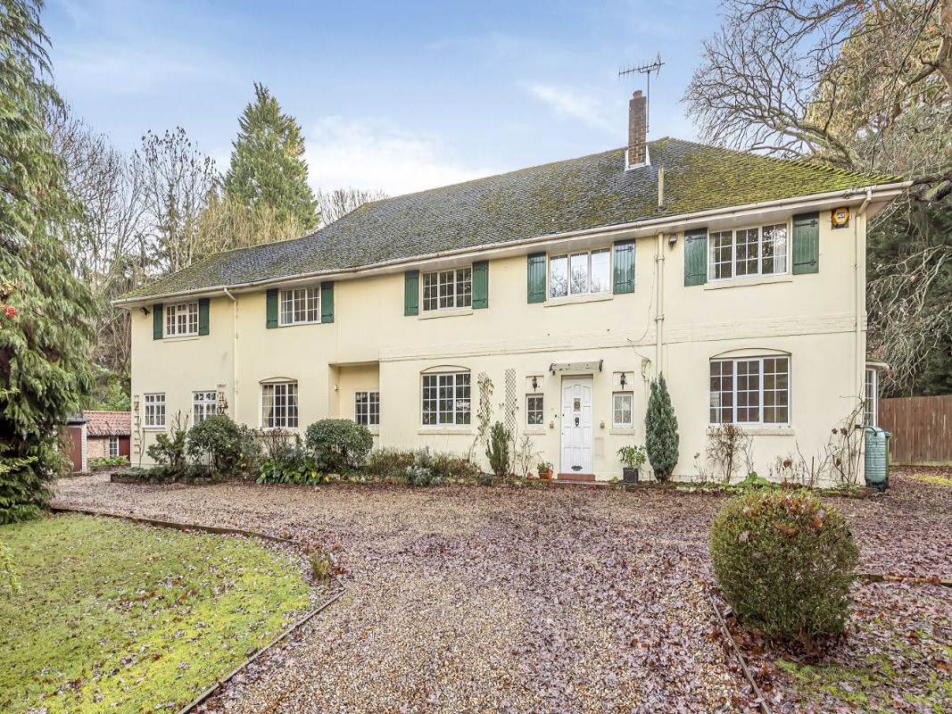 4 Bed Family Home in Oxshott - For Sale with Town & Country Property Auctions with a Guide Price of £1,100,000 (January 2024)