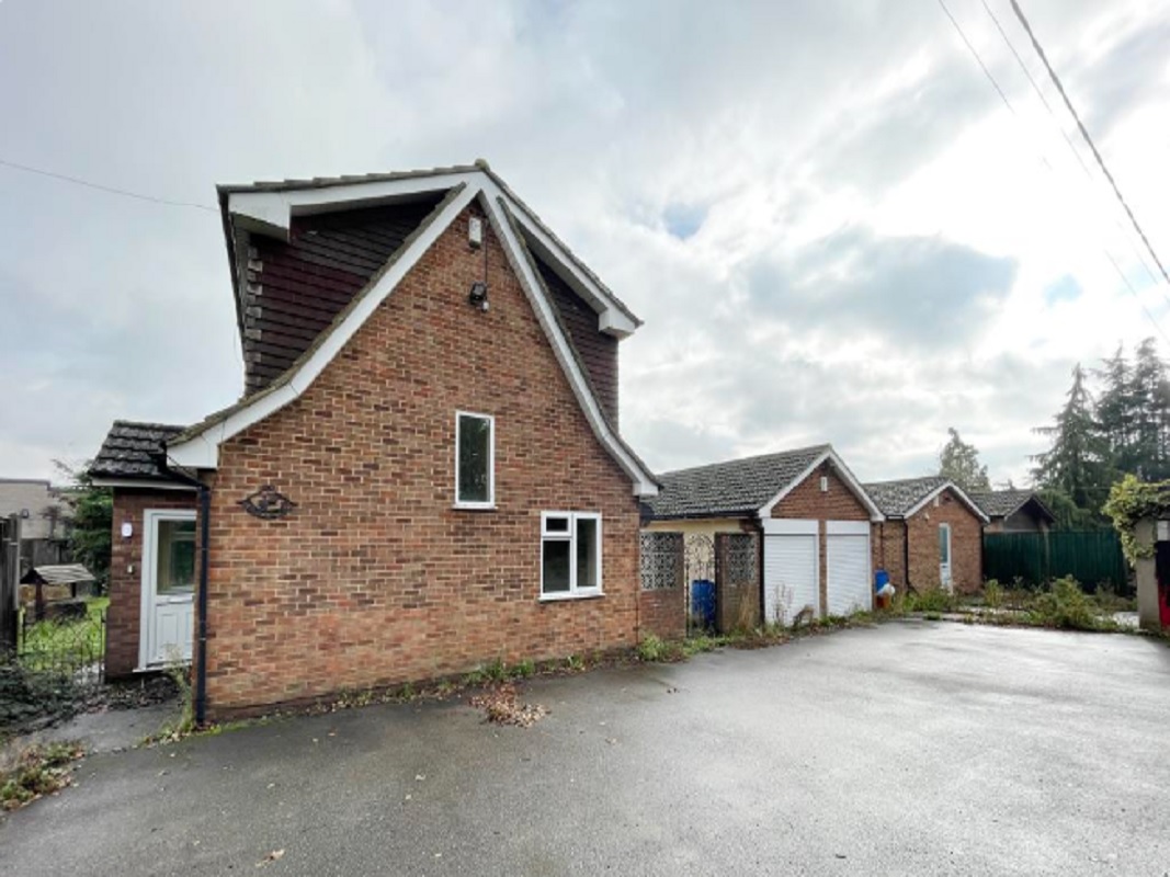 Detached Property with Annexe in Wickford - For Sale with Clive Emson Property Auctions with a Guide Price of £300,000 (January 2024)