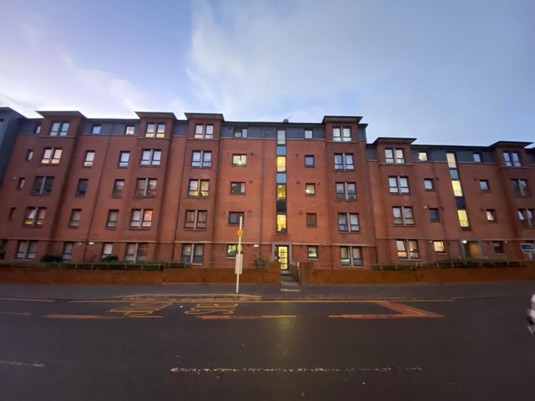 2 Bed 3rd Floor Flat in Glasgow - For Sale with Town & Country Property Auctions with a Guide Price of £95,000 (February 2024)