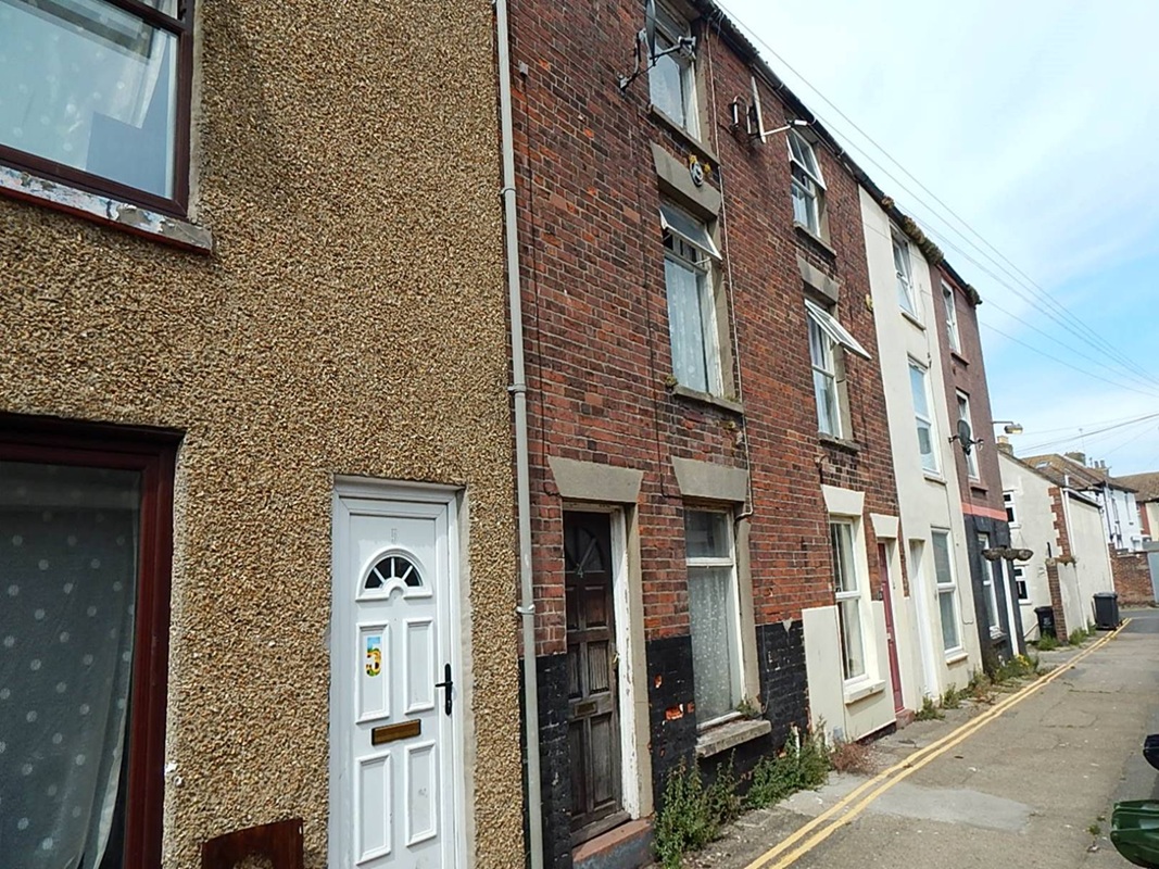 3 Bed Mid Terrace House in Great Yarmouth - For Sale with Auction House East Anglia with a Guide Price of £55,000 - £65,000 (July 2025)