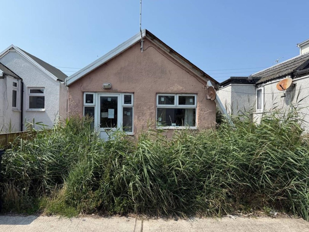 2 Bed Detached Chalet in Clacton-on-Sea - For Sale with Clive Emson Property Auctions with a Guide Price of £40,000 - £45,000 (September 2025)
