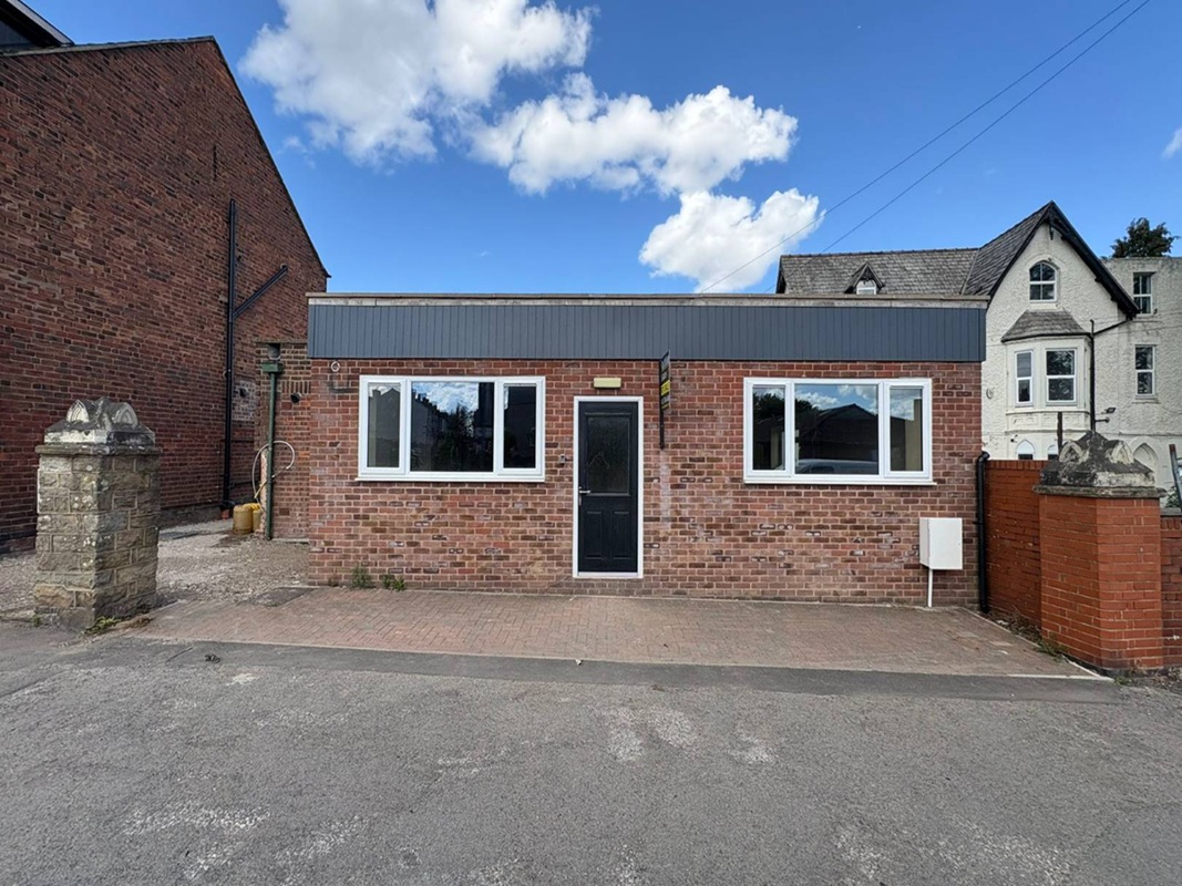 Vacant Office with Planning Consent for Residential Conversion in Alfreton - For Sale with Aucton Estates with a Guide Price of £50,000 (October 2025)